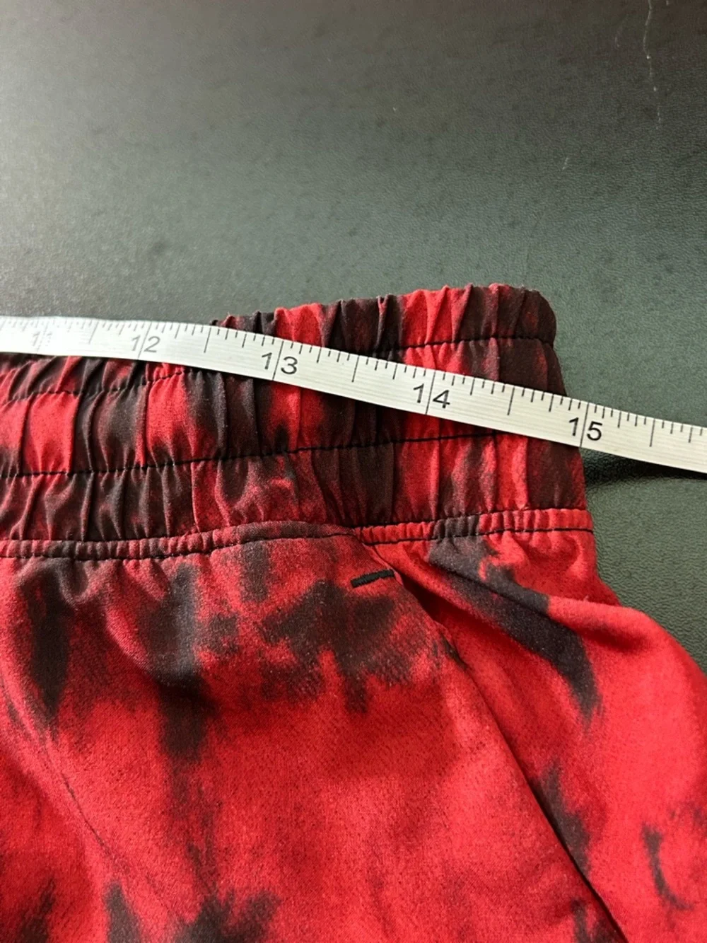 Lululemon Pace Breaker Short 7” Men’s Large Red Black Tie Dye Athletic Running
